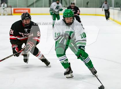 Thumbnail 3 in New Trier (Green) vs Benet Academy photogallery.