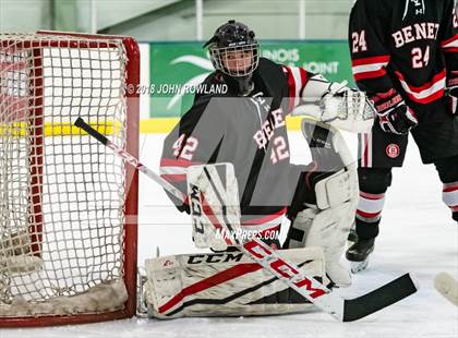 Thumbnail 3 in New Trier (Green) vs Benet Academy photogallery.