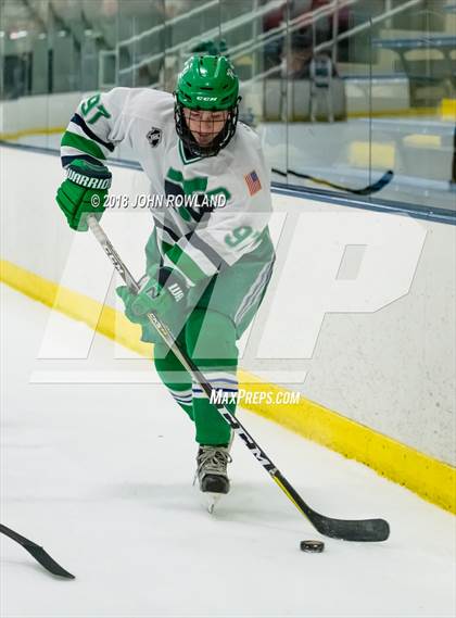 Thumbnail 2 in New Trier (Green) vs Benet Academy photogallery.