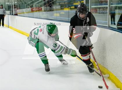 Thumbnail 2 in New Trier (Green) vs Benet Academy photogallery.