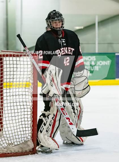 Thumbnail 3 in New Trier (Green) vs Benet Academy photogallery.