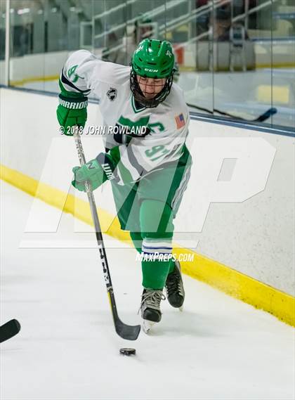 Thumbnail 1 in New Trier (Green) vs Benet Academy photogallery.