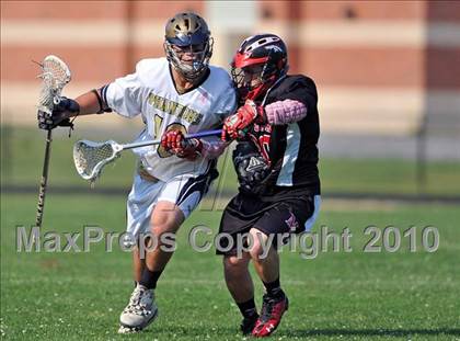Thumbnail 3 in Mount Sinai vs. Bayport-Blue Point (Section 11 Class C Semifinal) photogallery.