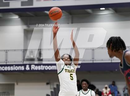 Thumbnail 2 in Indianapolis Crispus Attucks vs. East Chicago Central (Sneakers for Santa Shootout) photogallery.