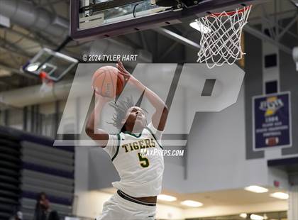 Thumbnail 2 in Indianapolis Crispus Attucks vs. East Chicago Central (Sneakers for Santa Shootout) photogallery.