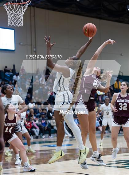 Thumbnail 1 in Baldwin vs Garden City (NYSPHSAA Section VIII Class AA Championship) photogallery.