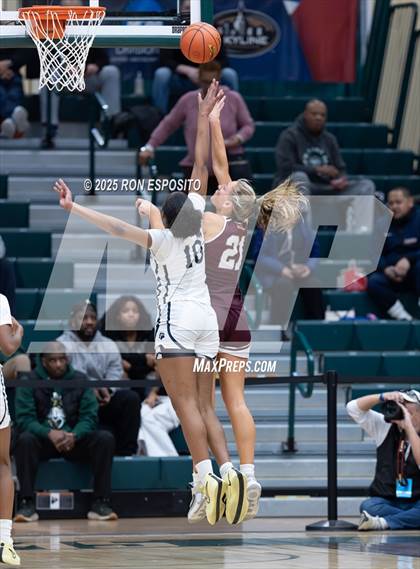 Thumbnail 2 in Baldwin vs Garden City (NYSPHSAA Section VIII Class AA Championship) photogallery.