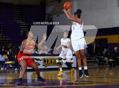 Thumbnail 2 in Dominguez vs. Lynwood photogallery.