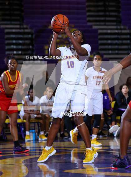 Thumbnail 3 in Dominguez vs. Lynwood photogallery.