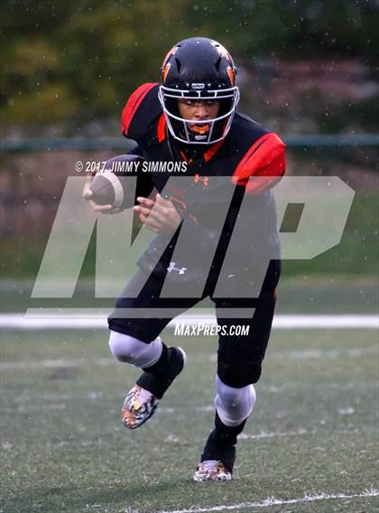 Thumbnail 2 in Edwardsville vs. Loyola Academy (IHSA 8A Semifinal) photogallery.