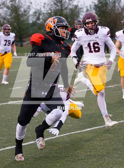 Thumbnail 1 in Edwardsville vs. Loyola Academy (IHSA 8A Semifinal) photogallery.