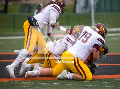 Thumbnail 3 in Edwardsville vs. Loyola Academy (IHSA 8A Semifinal) photogallery.