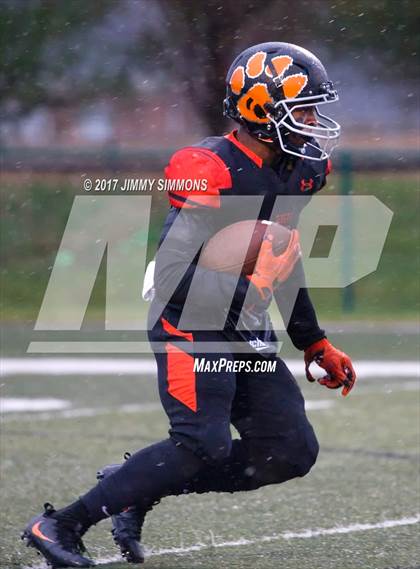 Thumbnail 2 in Edwardsville vs. Loyola Academy (IHSA 8A Semifinal) photogallery.