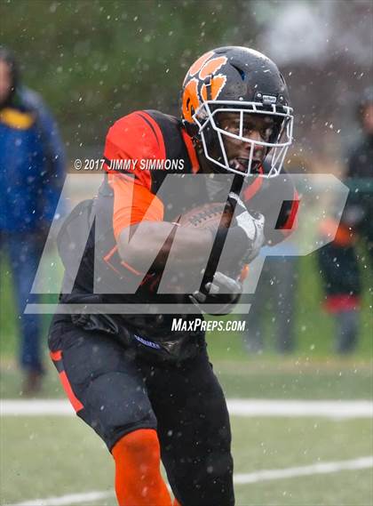Thumbnail 1 in Edwardsville vs. Loyola Academy (IHSA 8A Semifinal) photogallery.