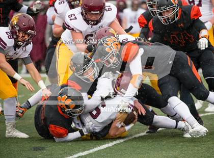 Thumbnail 1 in Edwardsville vs. Loyola Academy (IHSA 8A Semifinal) photogallery.