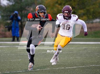 Thumbnail 3 in Edwardsville vs. Loyola Academy (IHSA 8A Semifinal) photogallery.