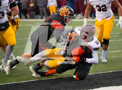 Thumbnail 2 in Edwardsville vs. Loyola Academy (IHSA 8A Semifinal) photogallery.