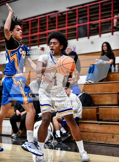 Thumbnail 3 in Charter Oak vs. Bishop Amat photogallery.