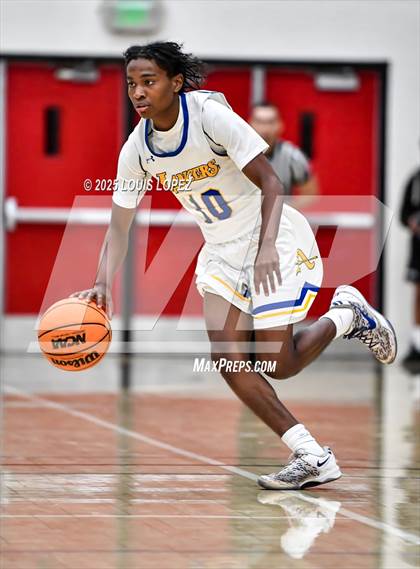Thumbnail 2 in Charter Oak vs. Bishop Amat photogallery.