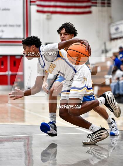 Thumbnail 1 in Charter Oak vs. Bishop Amat photogallery.