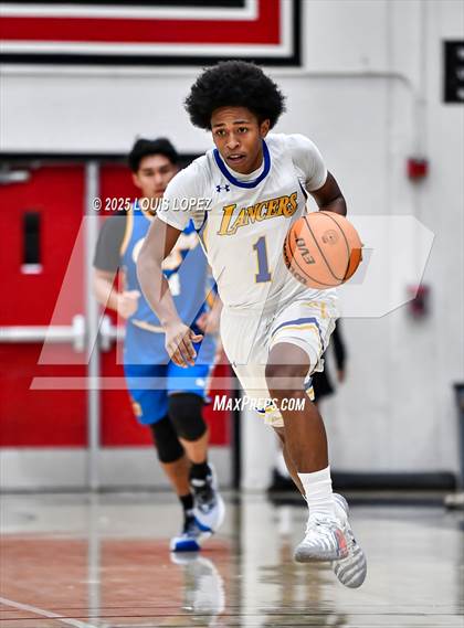 Thumbnail 1 in Charter Oak vs. Bishop Amat photogallery.