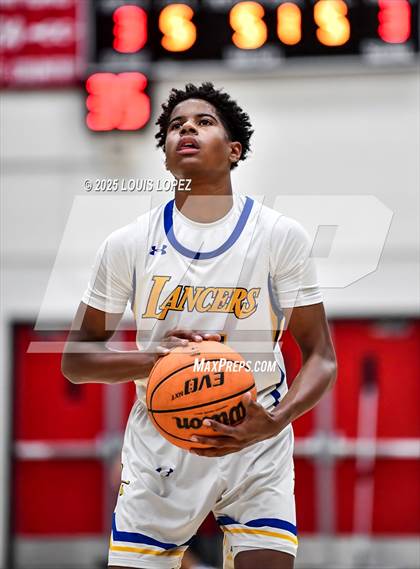 Thumbnail 3 in Charter Oak vs. Bishop Amat photogallery.