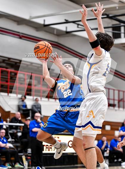 Thumbnail 2 in Charter Oak vs. Bishop Amat photogallery.