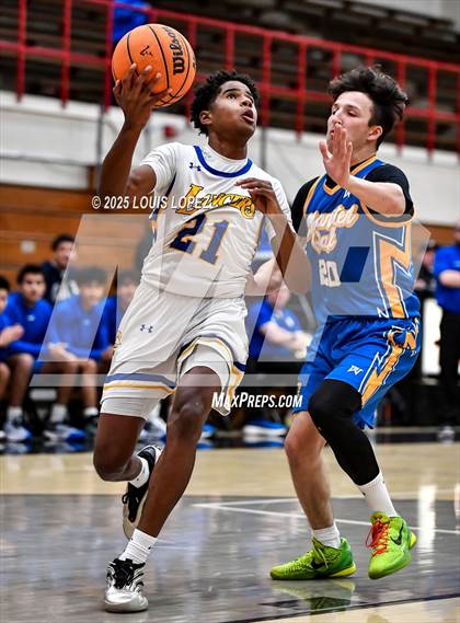 Thumbnail 3 in Charter Oak vs. Bishop Amat photogallery.