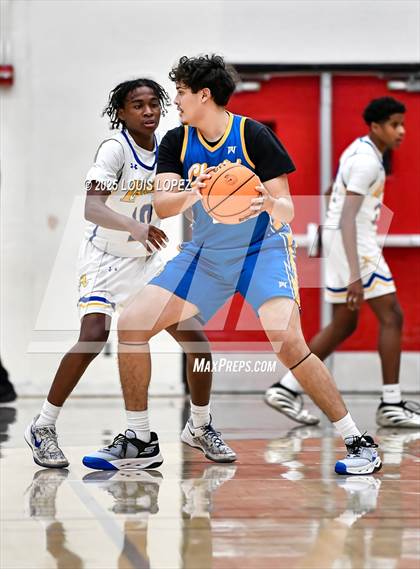 Thumbnail 2 in Charter Oak vs. Bishop Amat photogallery.