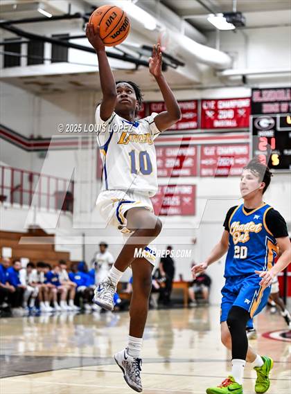 Thumbnail 3 in Charter Oak vs. Bishop Amat photogallery.