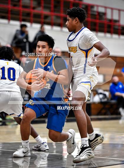 Thumbnail 2 in Charter Oak vs. Bishop Amat photogallery.