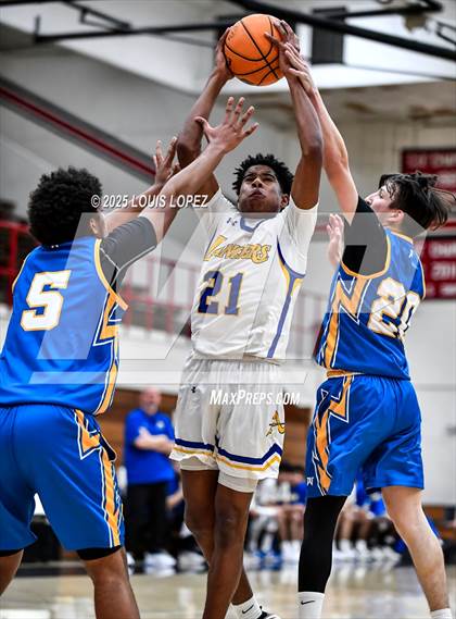 Thumbnail 3 in Charter Oak vs. Bishop Amat photogallery.