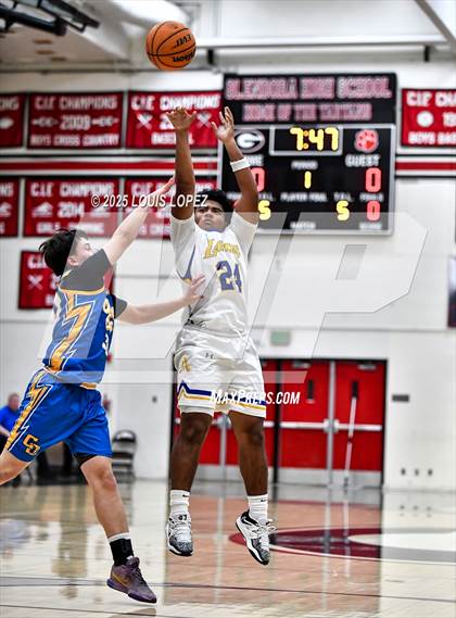 Thumbnail 2 in Charter Oak vs. Bishop Amat photogallery.