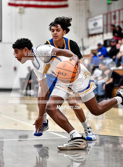 Thumbnail 3 in Charter Oak vs. Bishop Amat photogallery.