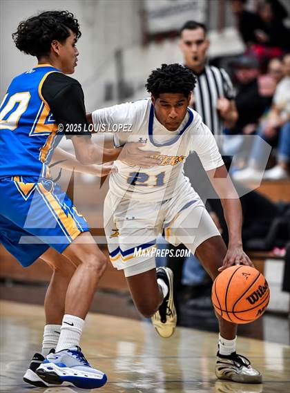 Thumbnail 2 in Charter Oak vs. Bishop Amat photogallery.