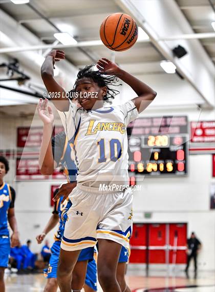 Thumbnail 2 in Charter Oak vs. Bishop Amat photogallery.