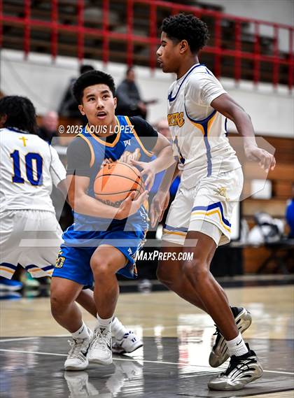Thumbnail 3 in Charter Oak vs. Bishop Amat photogallery.