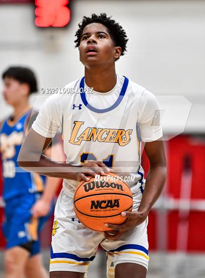 Thumbnail 2 in Charter Oak vs. Bishop Amat photogallery.