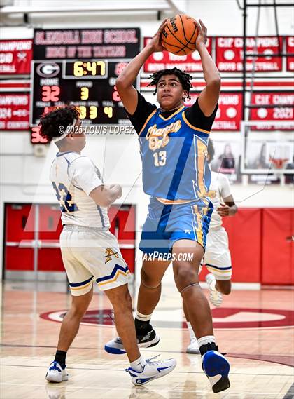 Thumbnail 2 in Charter Oak vs. Bishop Amat photogallery.