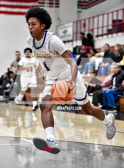 Thumbnail 3 in Charter Oak vs. Bishop Amat photogallery.