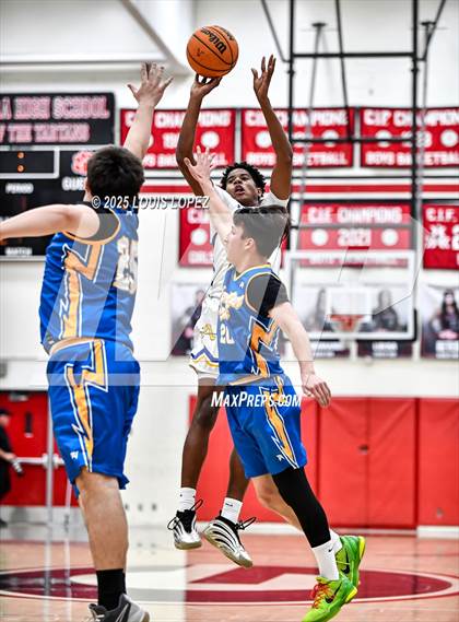 Thumbnail 2 in Charter Oak vs. Bishop Amat photogallery.