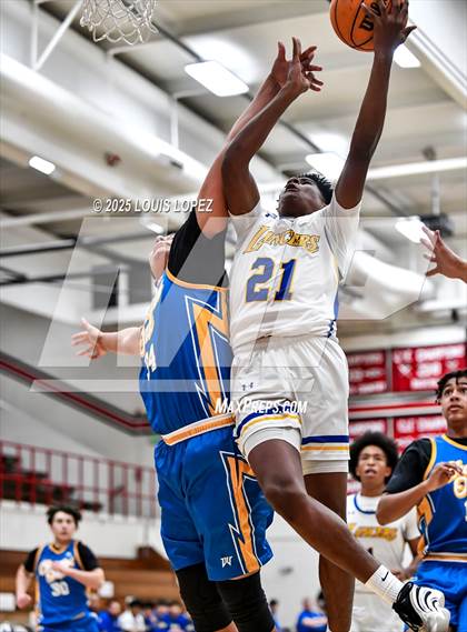 Thumbnail 3 in Charter Oak vs. Bishop Amat photogallery.