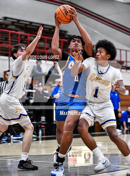 Thumbnail 2 in Charter Oak vs. Bishop Amat photogallery.