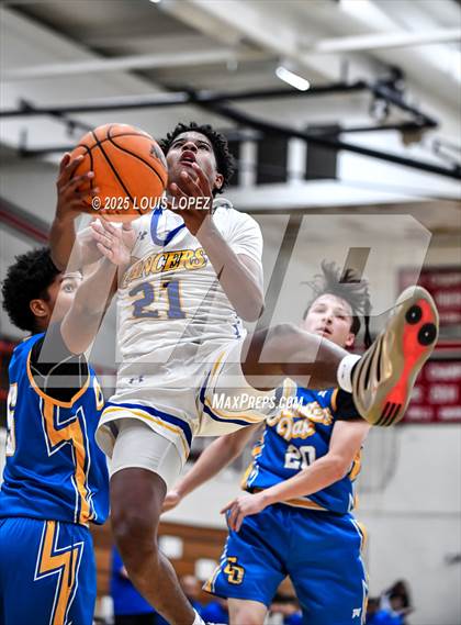 Thumbnail 1 in Charter Oak vs. Bishop Amat photogallery.