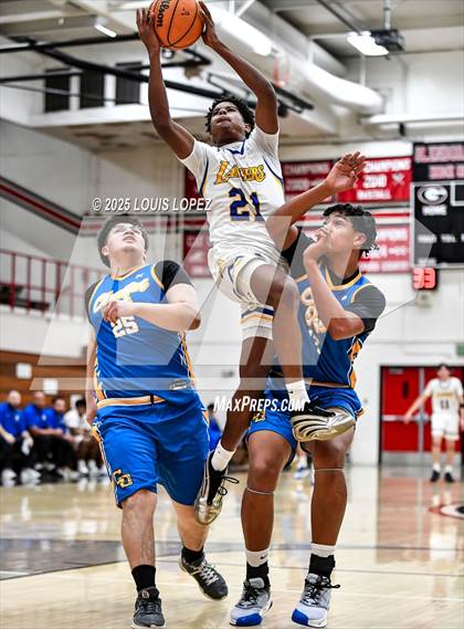 Thumbnail 2 in Charter Oak vs. Bishop Amat photogallery.