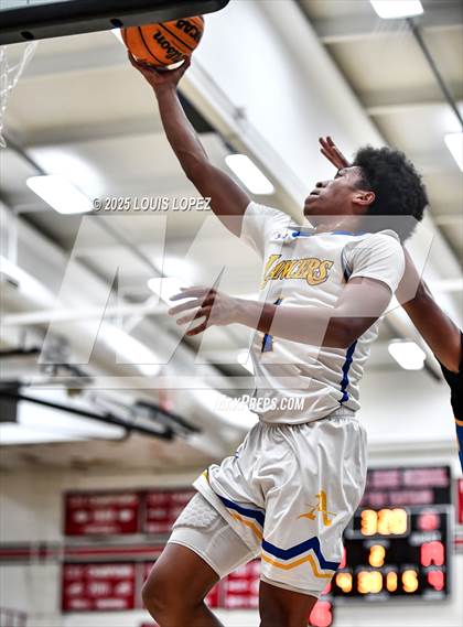 Thumbnail 2 in Charter Oak vs. Bishop Amat photogallery.