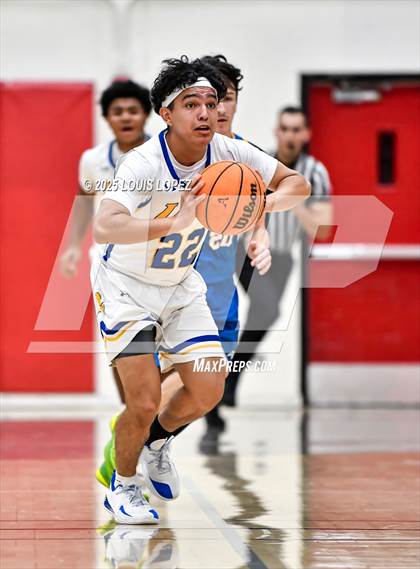 Thumbnail 2 in Charter Oak vs. Bishop Amat photogallery.
