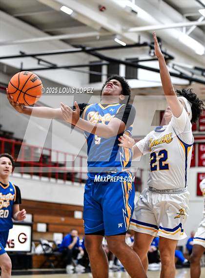 Thumbnail 2 in Charter Oak vs. Bishop Amat photogallery.