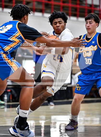 Thumbnail 2 in Charter Oak vs. Bishop Amat photogallery.
