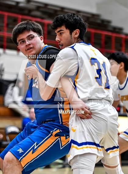 Thumbnail 2 in Charter Oak vs. Bishop Amat photogallery.